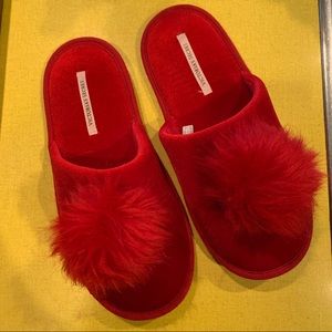 NEW Victoria Secret Red Pom Pom 2018 Slippers